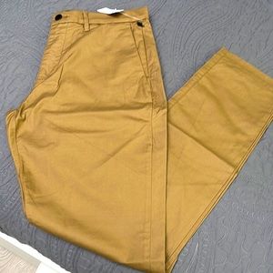 Brand New Old Navy Slim Uniform Chino Pants for Men dried grasses color 32 x 32